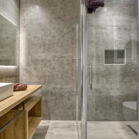 Luxury With Sea Views-apt14 *